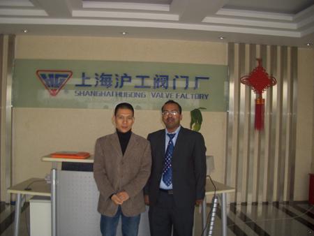 沙特客户与杨总合影