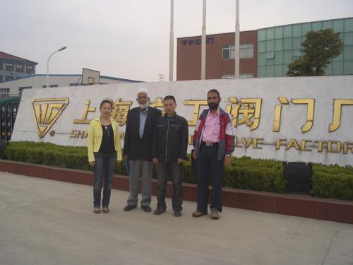 沪工杨总与印度客商合影