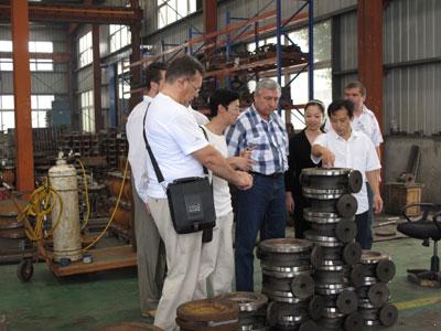 俄罗斯代表团在沪工考察（图2）