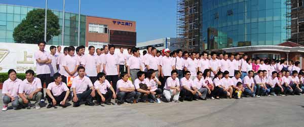 员工已经集结出发