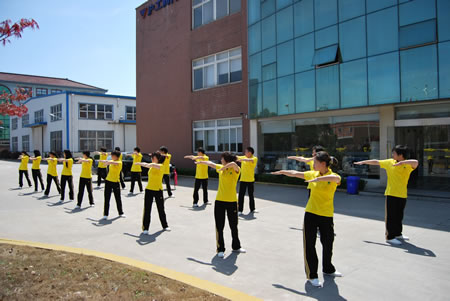 上海沪工阀门厂开展第八套广播体操健身活动（图 3）