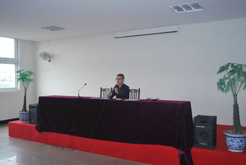 沪工董事长杨猛在第二届职工运动会会前动员大会上讲话