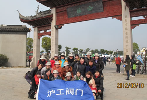 十大滚球app官网女职员出游古镇西塘