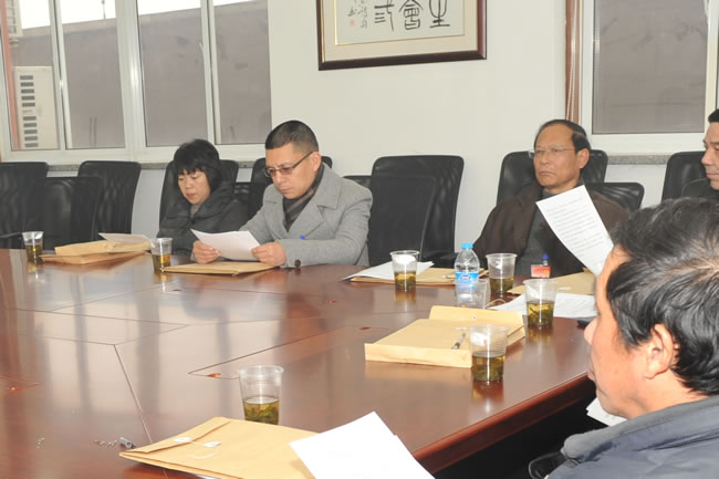 公司党支部书记杨猛在分组讨论、审议镇党委工作报告上