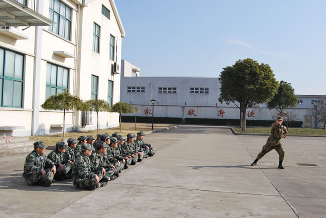 在训练基地里开展训练图（5）