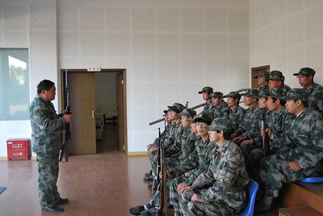 在训练基地里开展训练图（6）