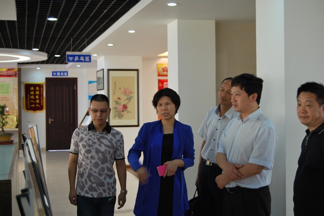 嘉定区组织部副部长陈杰在沪工阀门视察工作(图2)