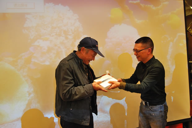 沪工阀门集团董事长杨猛抽出年会大奖获得者