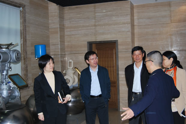 嘉定区社工委书记葛影敏视察沪工阀门（2）