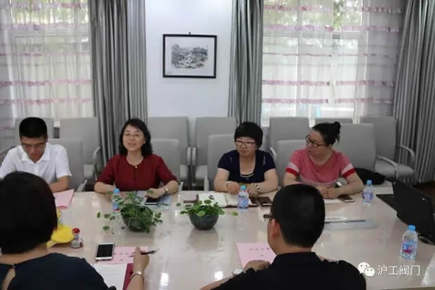 华亭镇党委委员、镇社会工作党委副书记孙莉霞