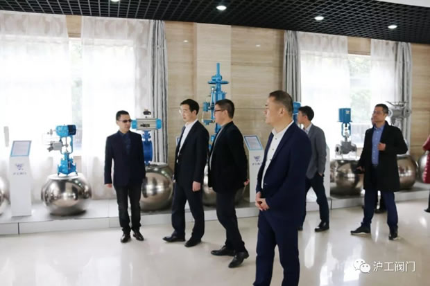浙江省永嘉县党政考察团考察上海沪工阀门厂（图3）